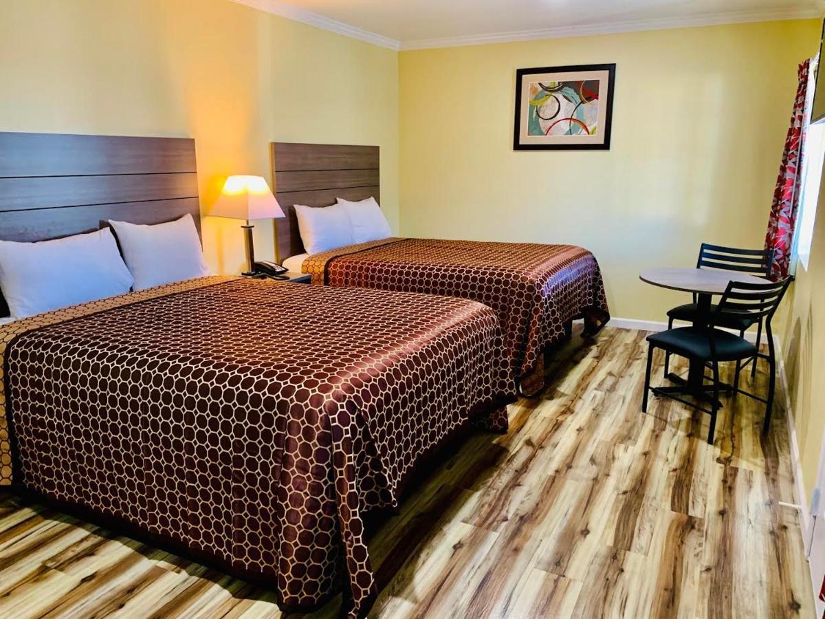 Central Coast Inn Каюкос Екстериор снимка