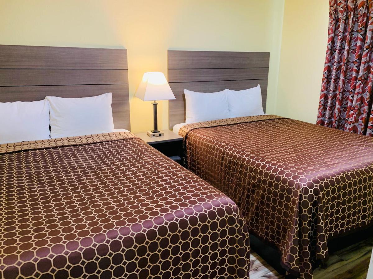 Central Coast Inn Каюкос Екстериор снимка