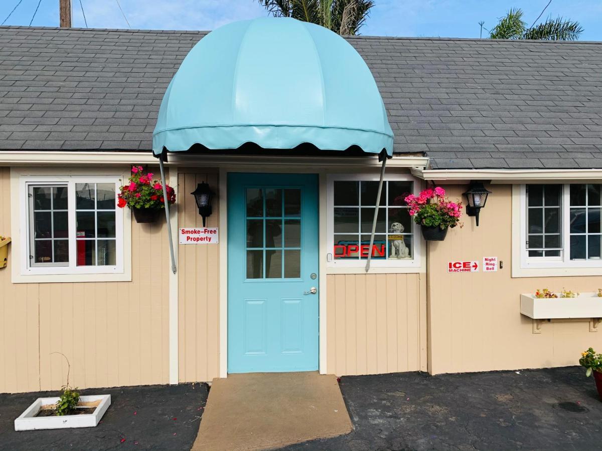 Central Coast Inn Каюкос Екстериор снимка