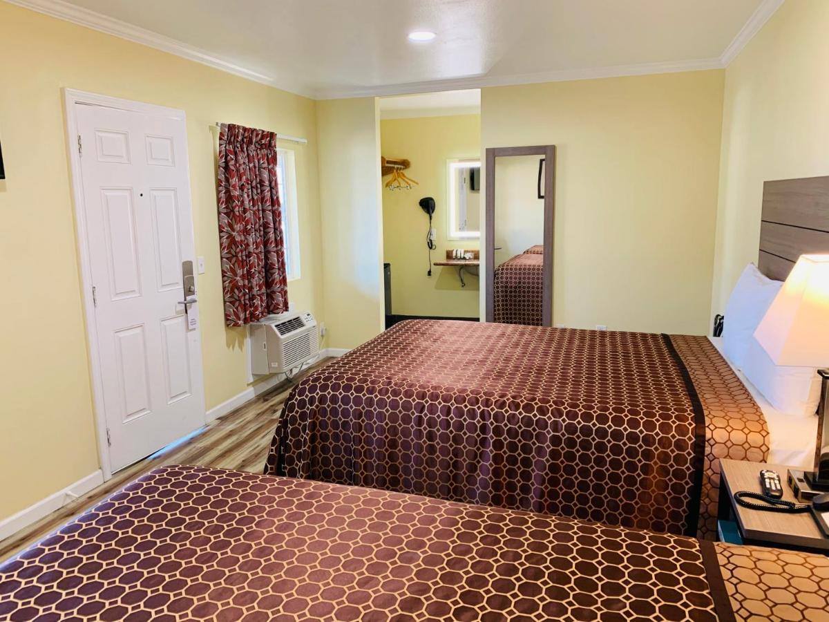 Central Coast Inn Каюкос Екстериор снимка
