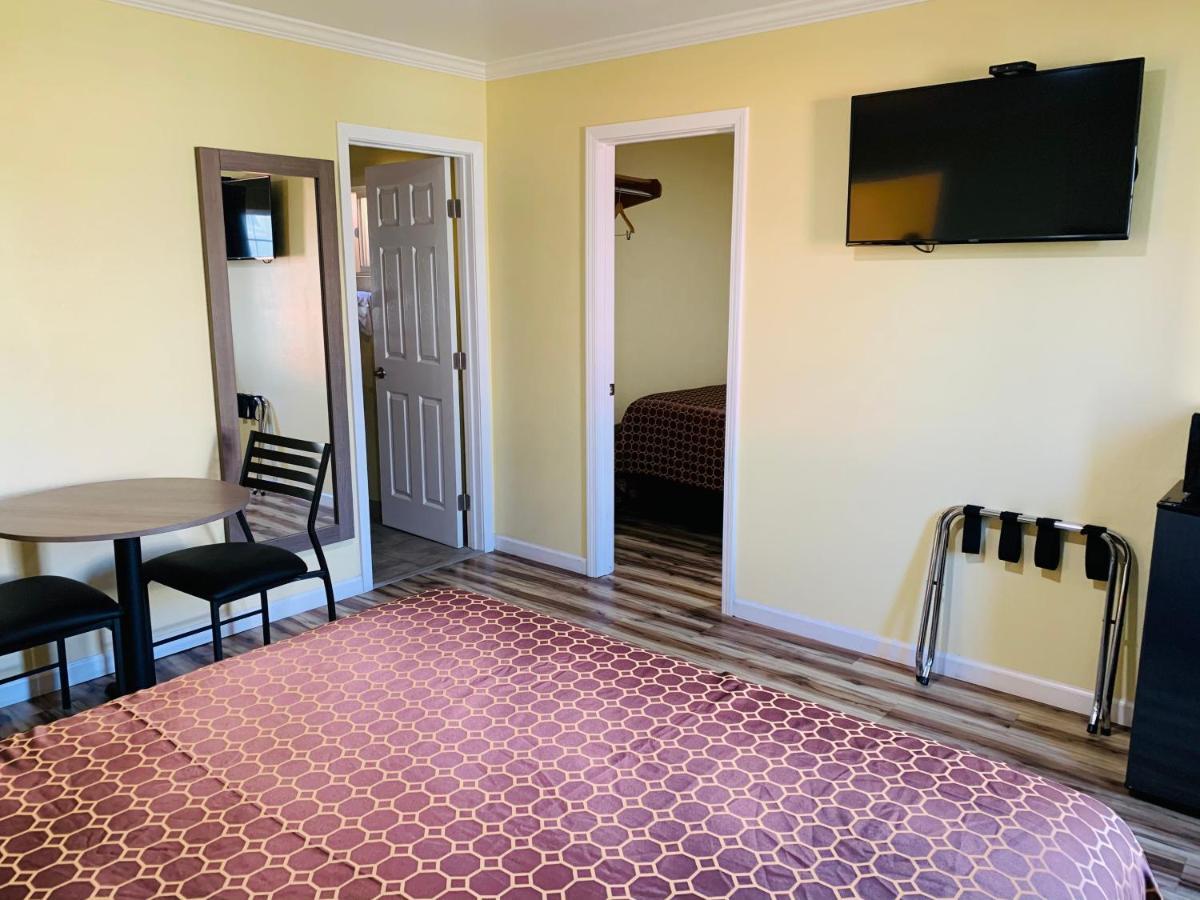 Central Coast Inn Каюкос Екстериор снимка