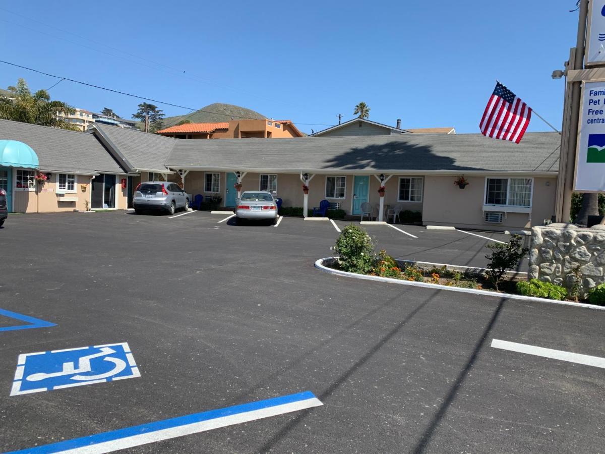 Central Coast Inn Каюкос Екстериор снимка