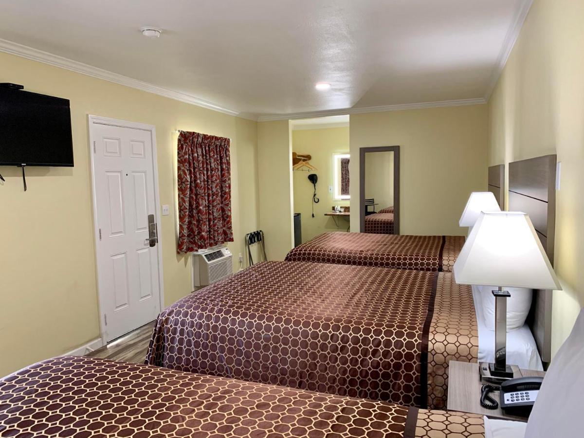Central Coast Inn Каюкос Екстериор снимка
