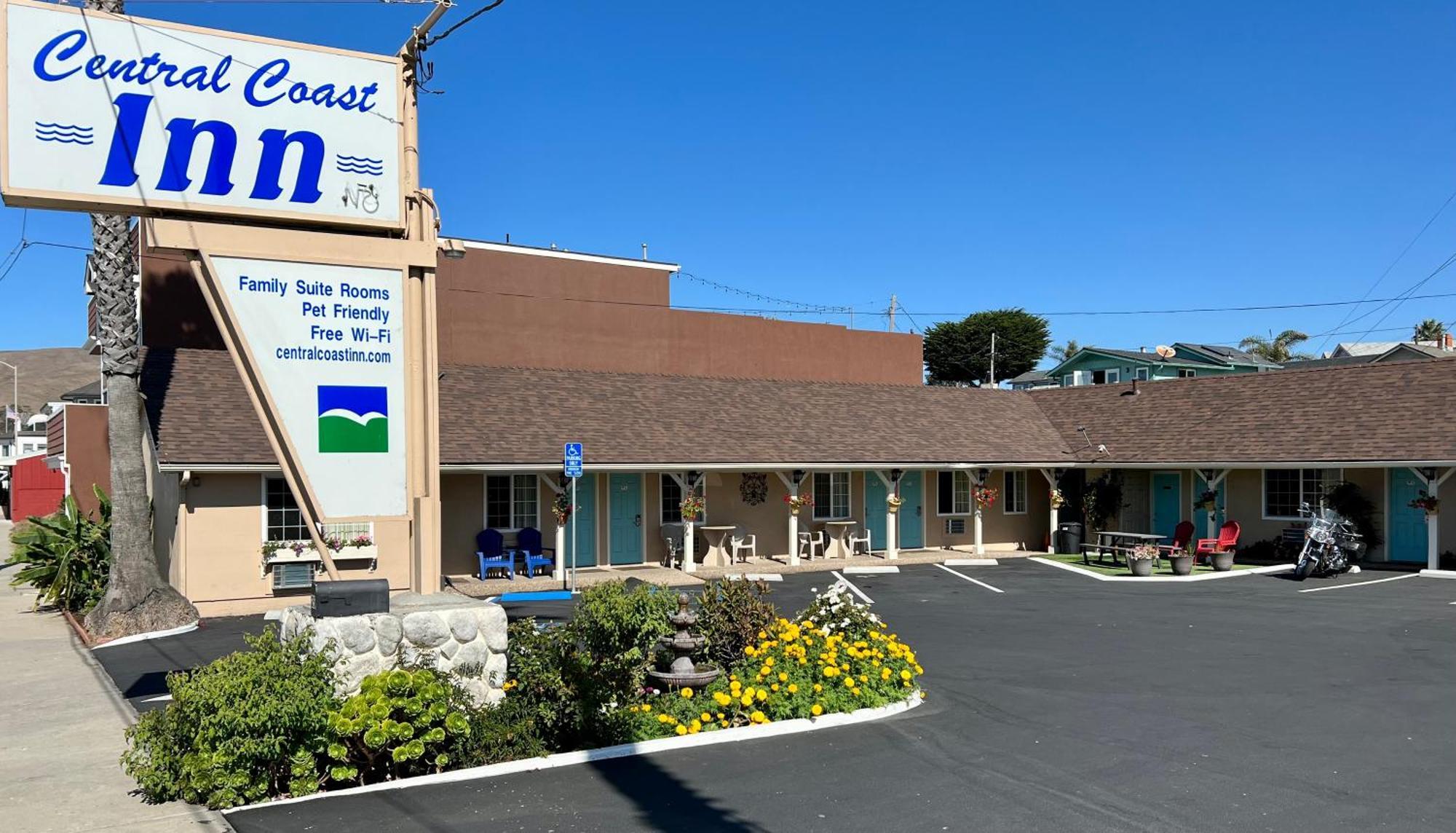 Central Coast Inn Каюкос Екстериор снимка